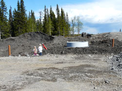 Armering klar vid F5. Endast övre halvan av ingjutningsringen syns